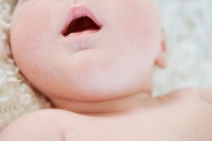 séance bébé enfant famille - Bretagne - par Marie Baillet Photographe