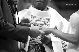 mariage champêtre: cérémonie religieuse Saint-Avé - Bretagne - par Marie Baillet Photographe