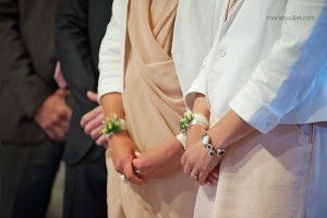 mariage champêtre: cérémonie religieuse Saint-Avé - Bretagne - par Marie Baillet Photographe