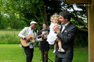 mariage champêtre: cocktail au Jardin des Acanthes - Bretagne - par Marie Baillet Photographe
