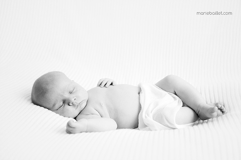 séance bébé / portrait naissance / photo nouveau-né sur le Morbihan par Marie Baillet photographe