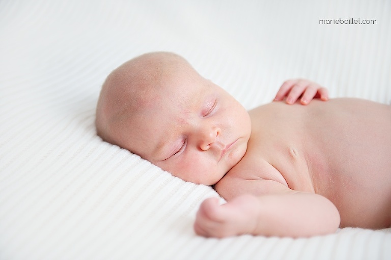séance bébé / portrait naissance / photo nouveau-né sur le Morbihan par Marie Baillet photographe