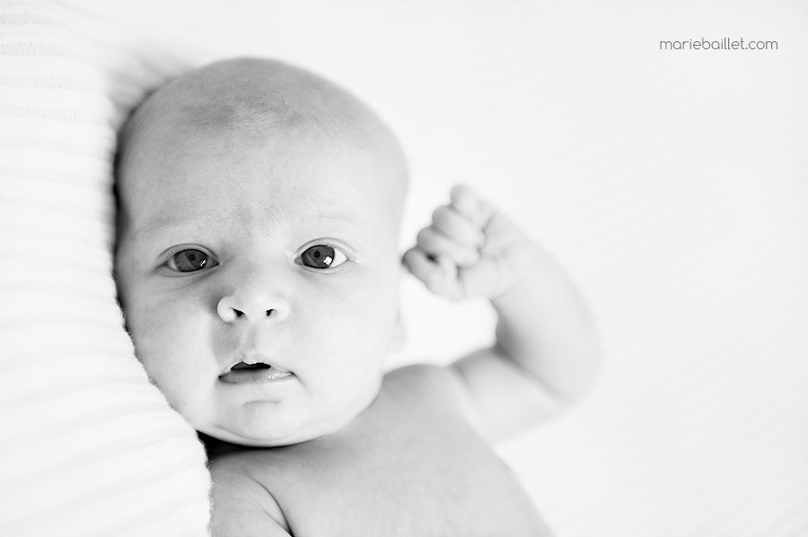 photo nouveau-né / séance bébé / portrait naissance sur le Morbihan par Marie Baillet photographe