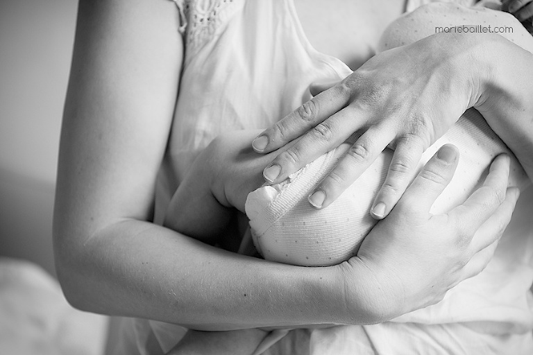 photo nouveau-né / séance bébé / portrait naissance sur le Morbihan par Marie Baillet photographe