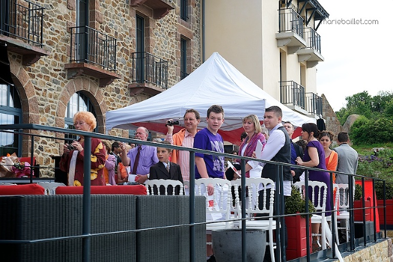 cérémonie extérieure au Castel Beau Site Perros Guirec par Marie Baillet photographe Bretagne