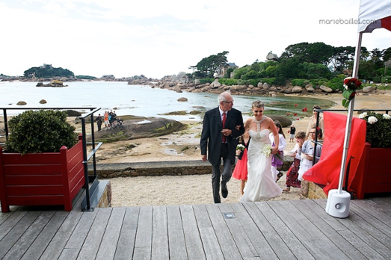cérémonie extérieure au Castel Beau Site Perros Guirec par Marie Baillet photographe Bretagne