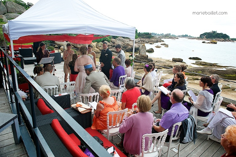 cérémonie en extérieur au Castel Beau Site (22) par Marie Baillet photographe Bretagne