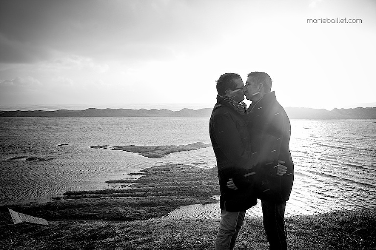 séance engagement / fiançailles gay en Bretagne par marie Baillet photographe