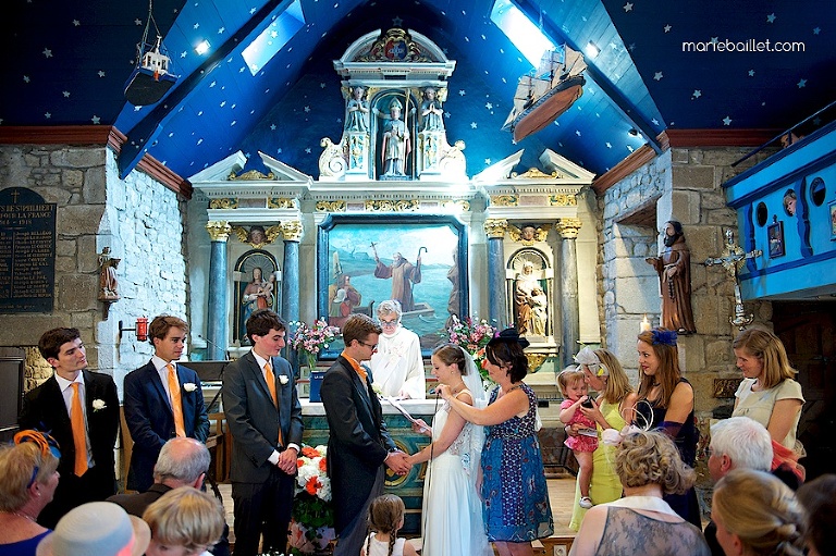 cérémonie de mariage chapelle de Saint-Philibert par Marie Baillet photographe Bretagne