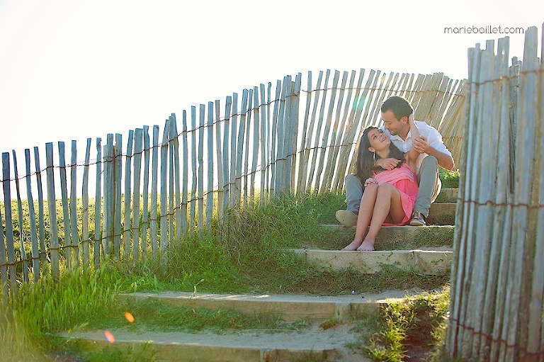 shooting séance amoureux à la plage par Marie Baillet photographe en Bretagne