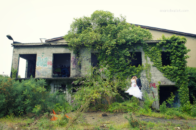 séance photo de couple usine désaffectée - mariage par Marie Baillet photographe Bretagne