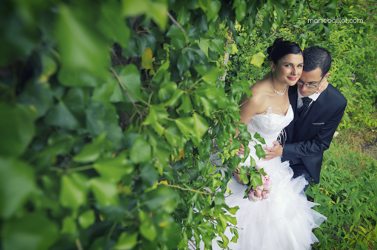 séance photo de couple usine désaffectée - mariage par Marie Baillet photographe Bretagne