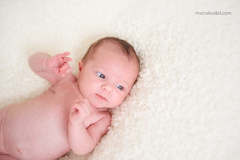 shooting bébé à la maison par Marie Baillet photographe Morbihan