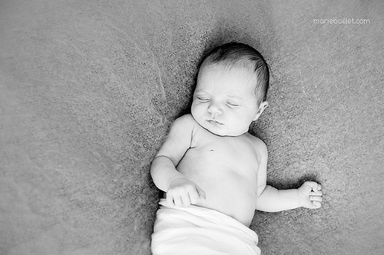 séance photo bébé à domicile pour réaliser un faire-part de naissance