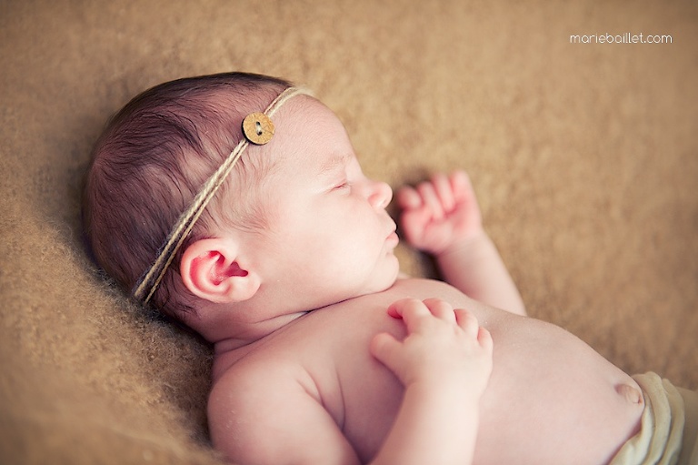 shooting bébé à la maison par Marie Baillet photographe Morbihan