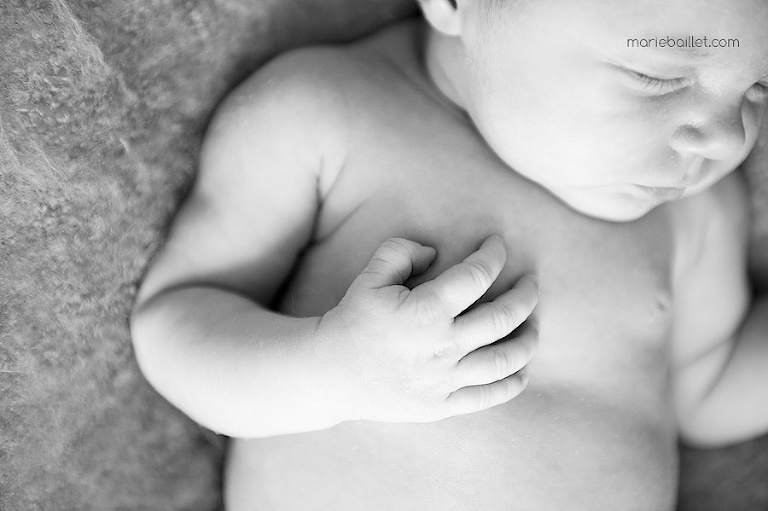 séance photo bébé à domicile pour réaliser un faire-part de naissance