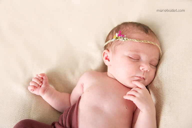shooting bébé à la maison par Marie Baillet photographe Morbihan
