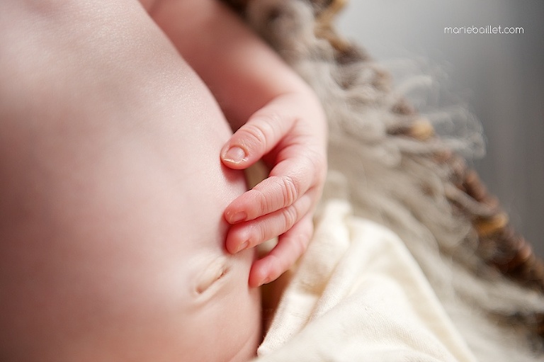 séance photo bébé à domicile pour réaliser un faire-part de naissance