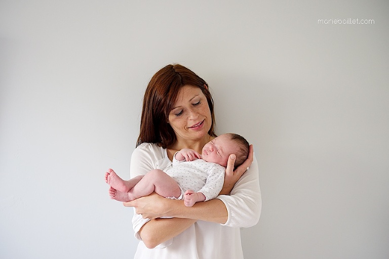 shooting bébé à la maison par Marie Baillet photographe Morbihan