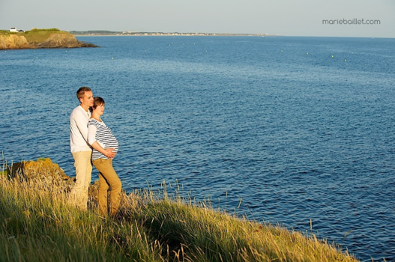 séance femme enceinte / en attendant bébé / photos de grossesse bord de mer Finistère sud 