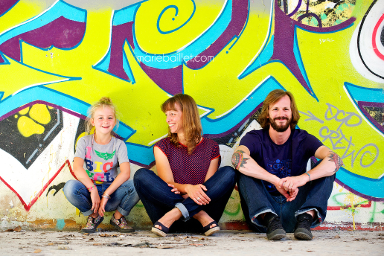 Séance famille fun par Marie Baillet photographe 56