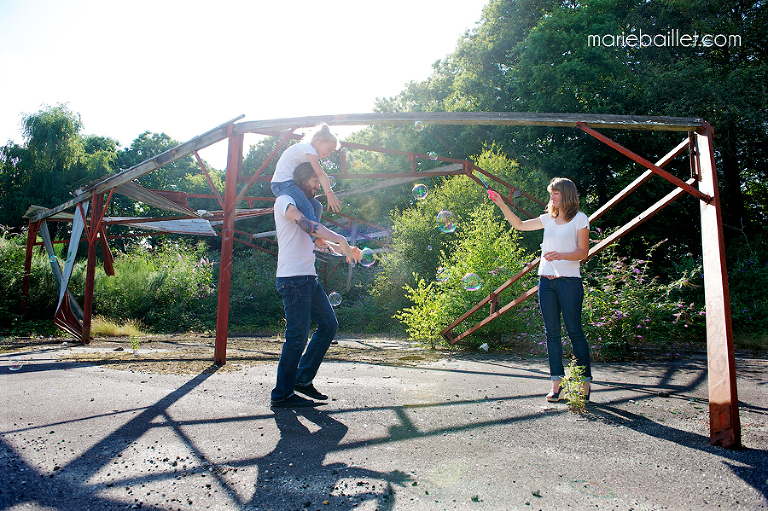 photo : séance famille Rock n' roll par Marie Baillet photographe Morbihan