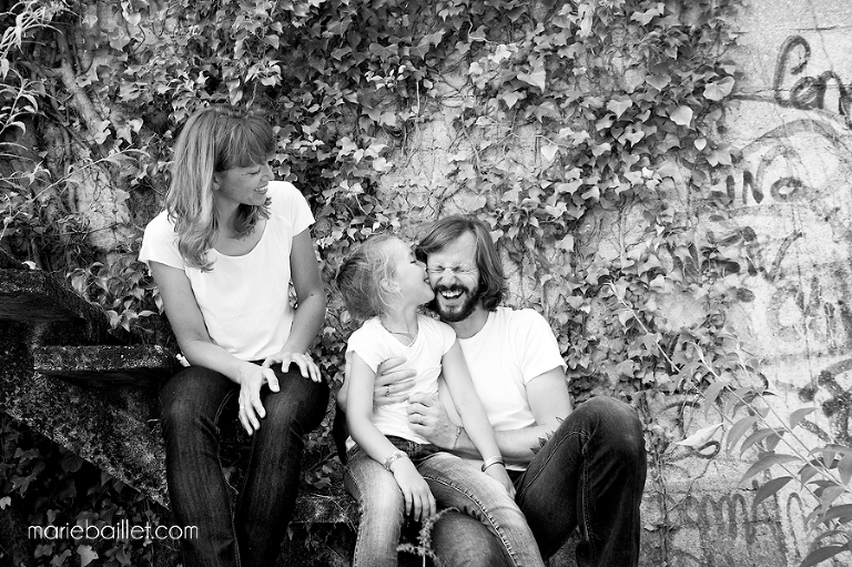 Séance famille fun par Marie Baillet photographe 56