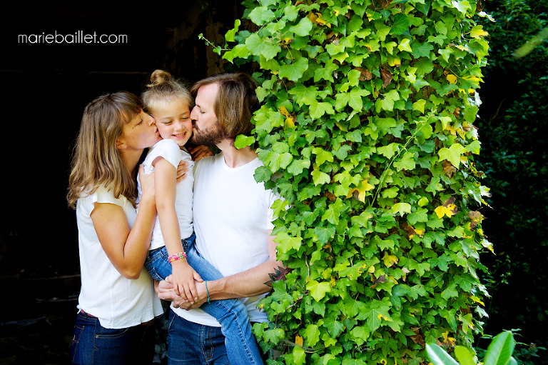 Séance famille fun par Marie Baillet photographe 56