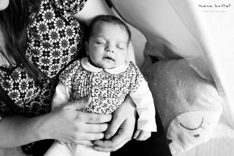 séance photo bébé 1 mois par Marie Baillet photographe en Morbihan