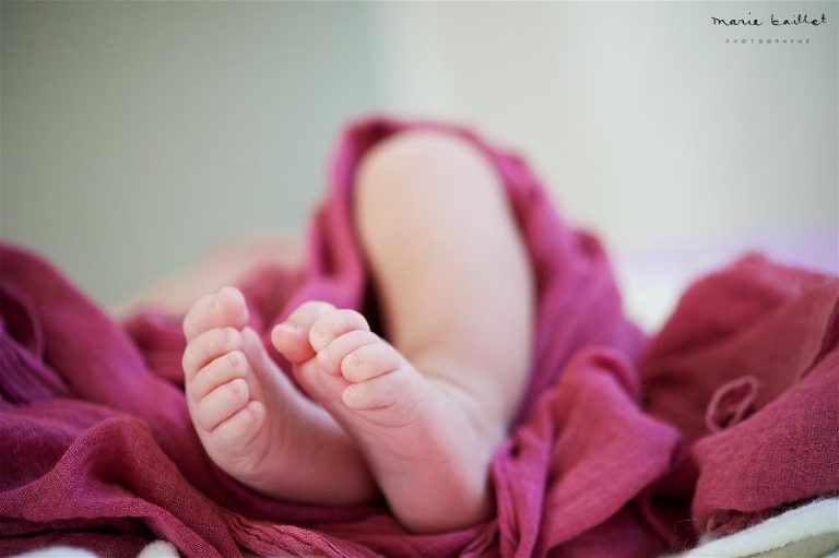 shooting portrait bébé à domicile par Marie Baillet photographe Morbihan 56