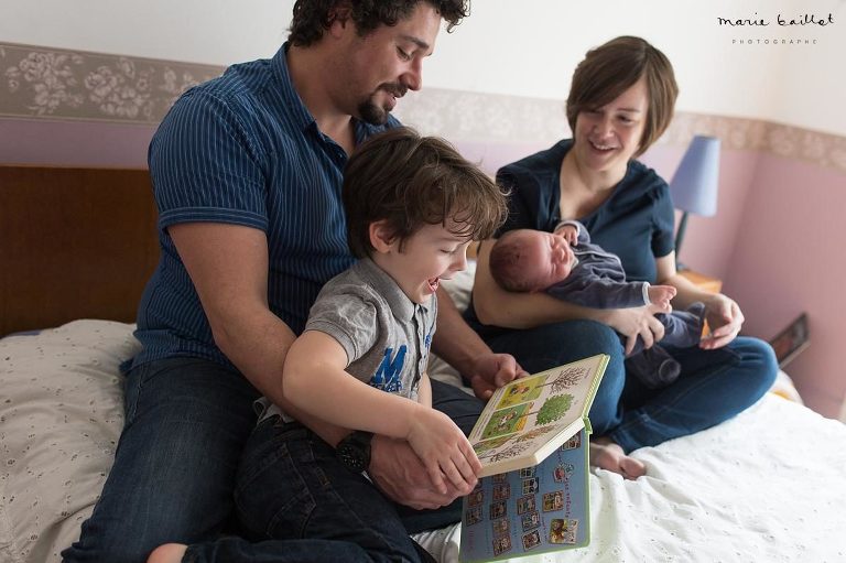 séance bébé à domicile dans le Morbihan par Marie Baillet photographe 56