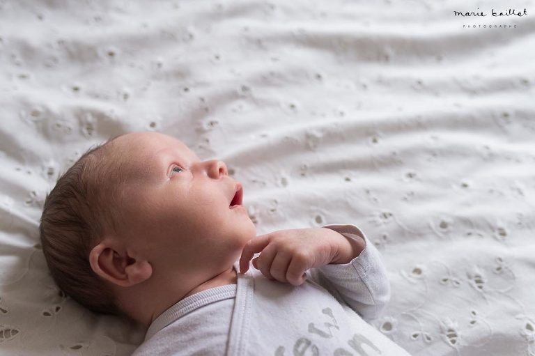 séance photo bébé à domicile/ portrait nouveau-né par Marie baillet, photographe Morbihan