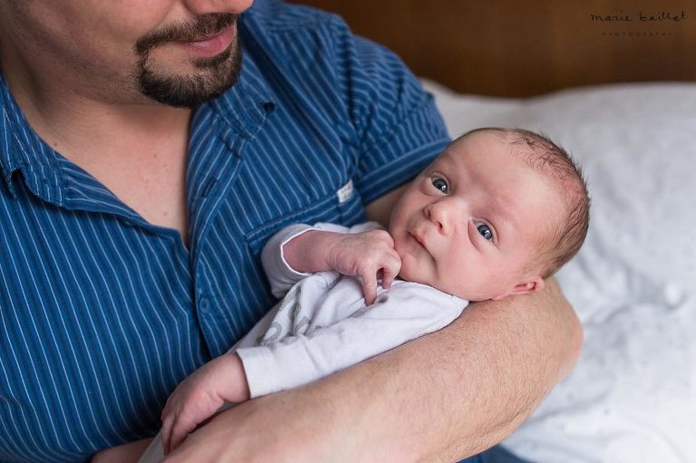 séance bébé à domicile dans le Morbihan par Marie Baillet photographe 56