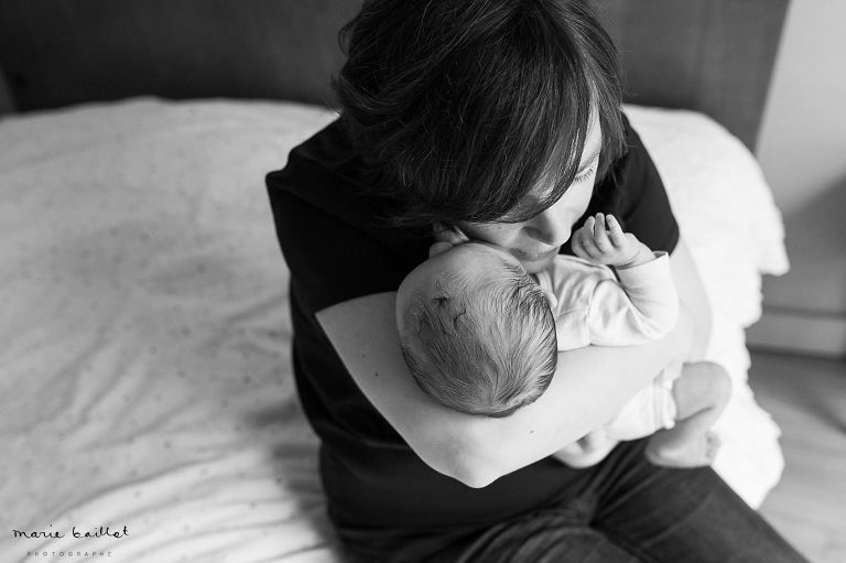 séance bébé à domicile dans le Morbihan par Marie Baillet photographe 56