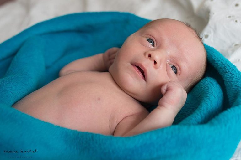 séance bébé à domicile dans le Morbihan par Marie Baillet photographe 56